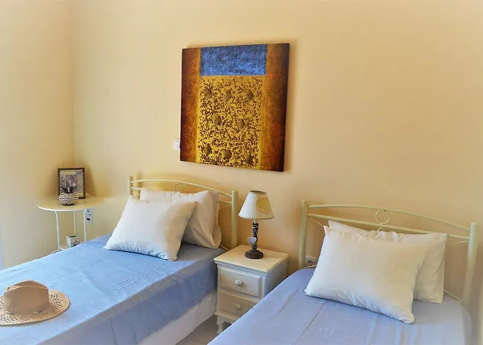 Eri Βίλα Λουρδάτα